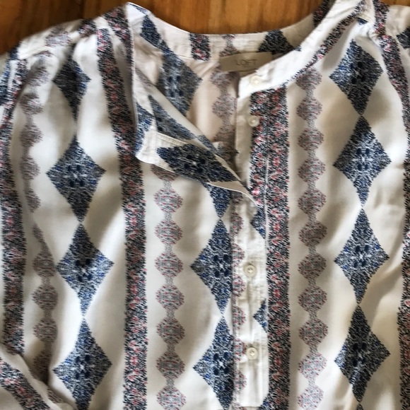 Beautiful LOFT Top - Picture 8 of 8